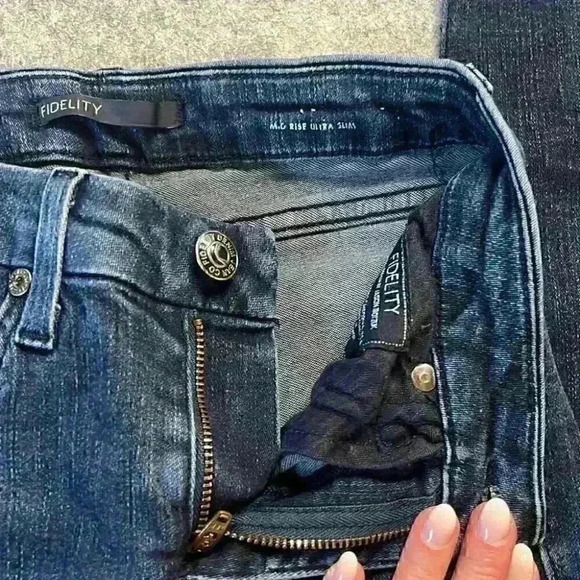 Fidelity Mid Rise  Ultra Slim Blue on Blue Wash 24*30. - Picture 4 of 13